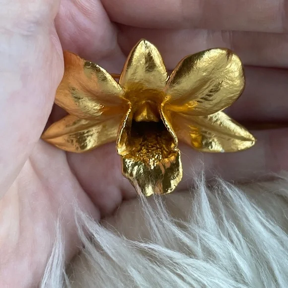 RISIS 24k Gold Dipped Real Orchid Singaporean Brooch or Pendant - Picture 4 of 8